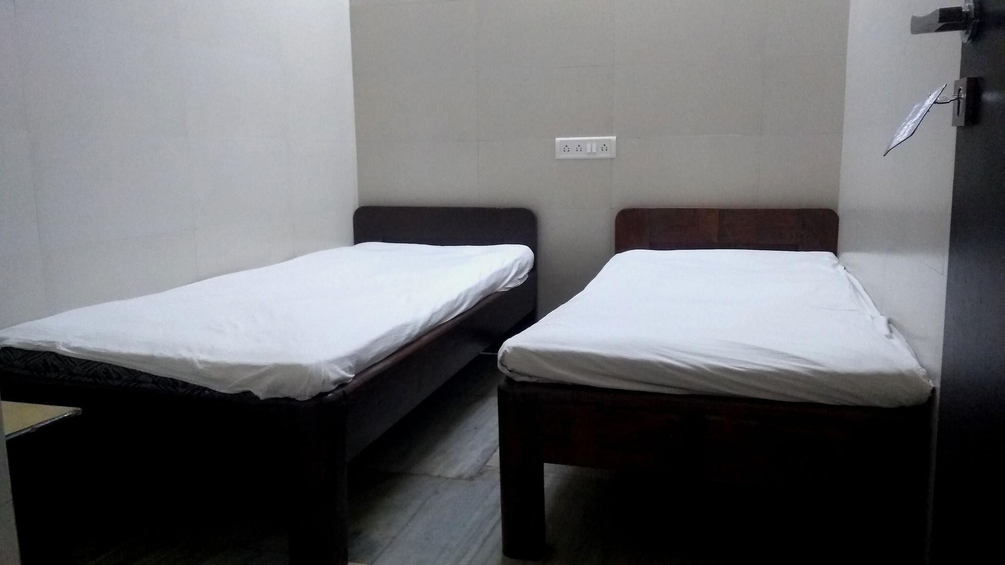 Super Oyo Dreamland Hotel